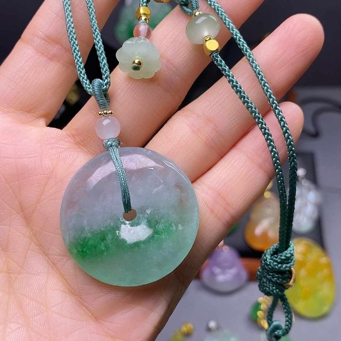 吊坠(赠链)未镶嵌翡翠