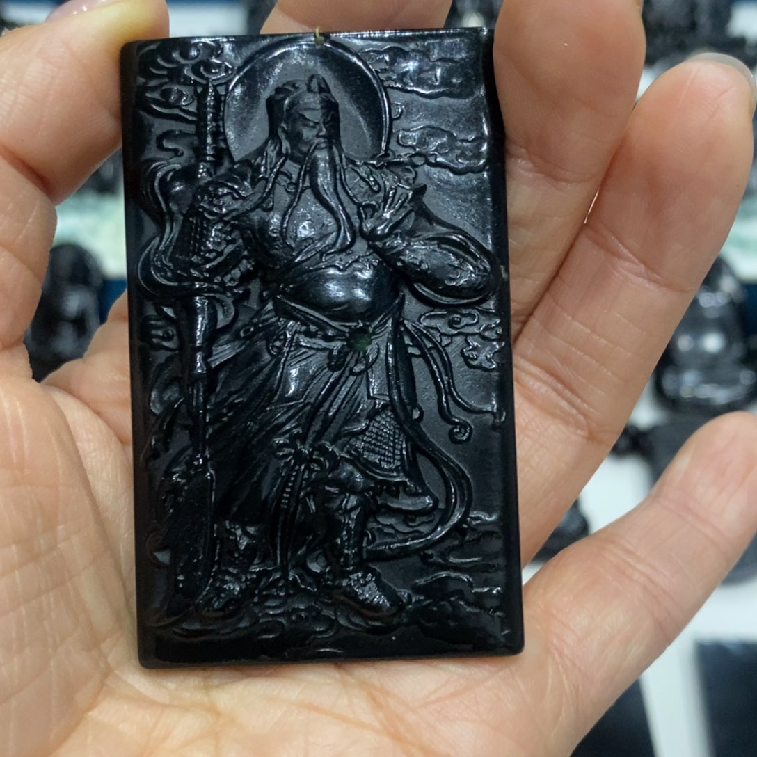 成***们蛇纹石玉未镶嵌颈饰