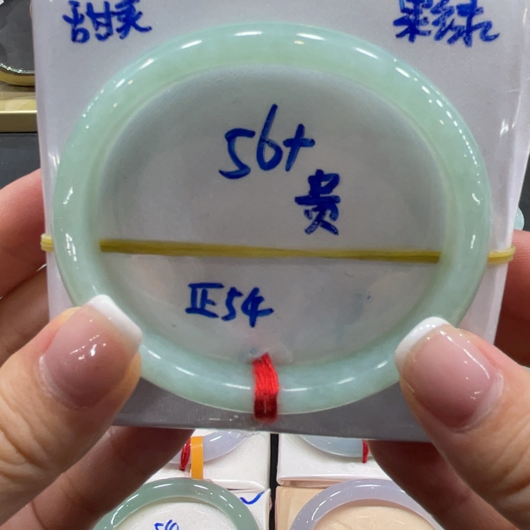 翡翠手镯未镶嵌翡翠