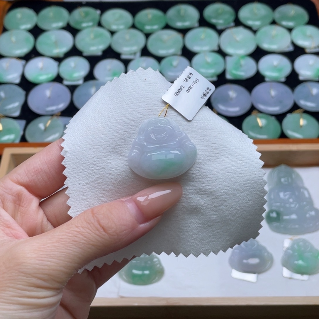 翡翠未镶嵌颈饰佛公