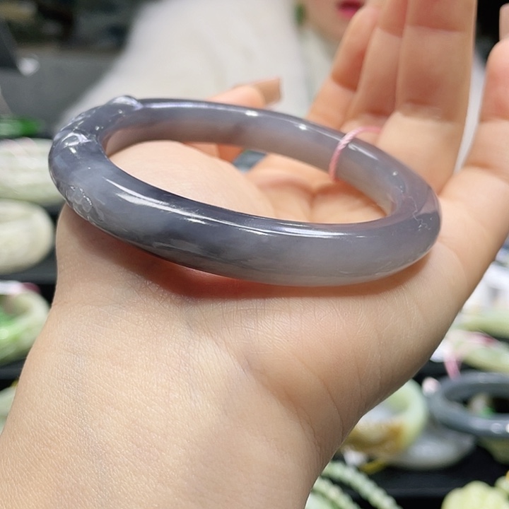 和田玉手镯圈口60。编号63未镶嵌