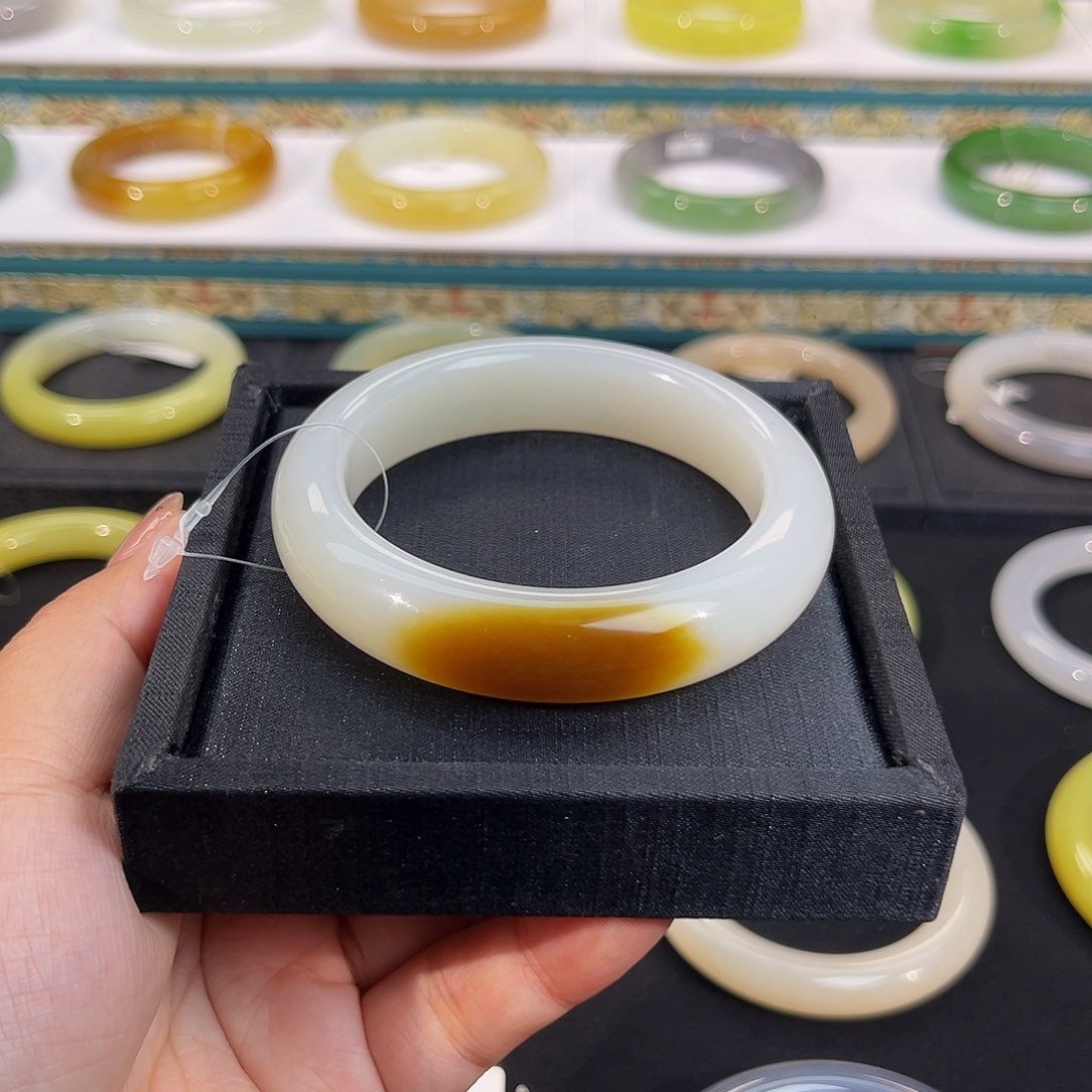 未镶嵌手镯和田玉-糖白宽版～艳色，收藏