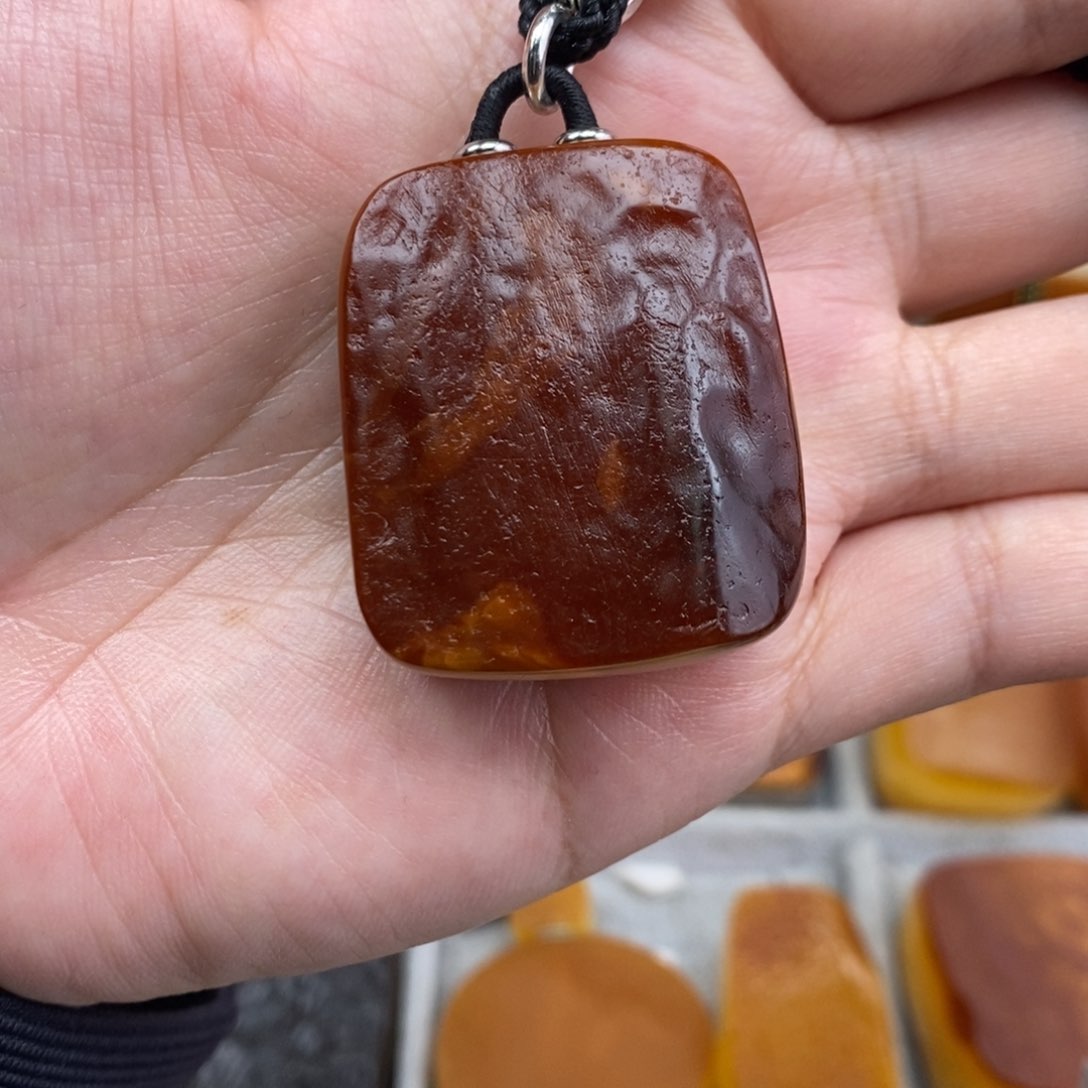 琥珀吊坠(赠链)未镶嵌