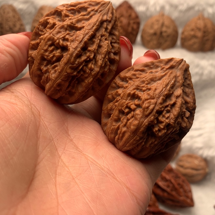 文玩核桃吊坠?小武核桃孔雀