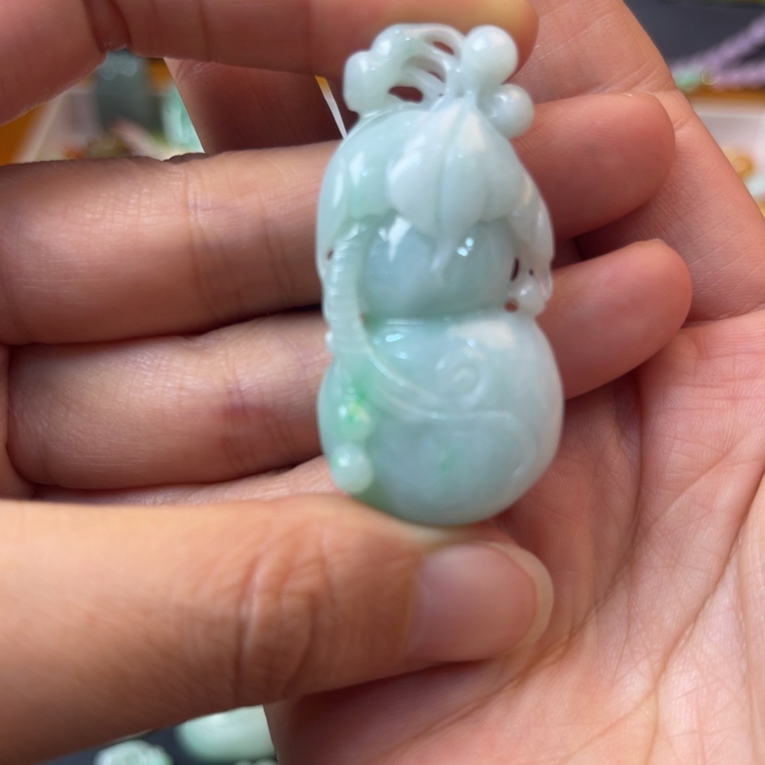 翡翠颈饰未镶嵌吊坠