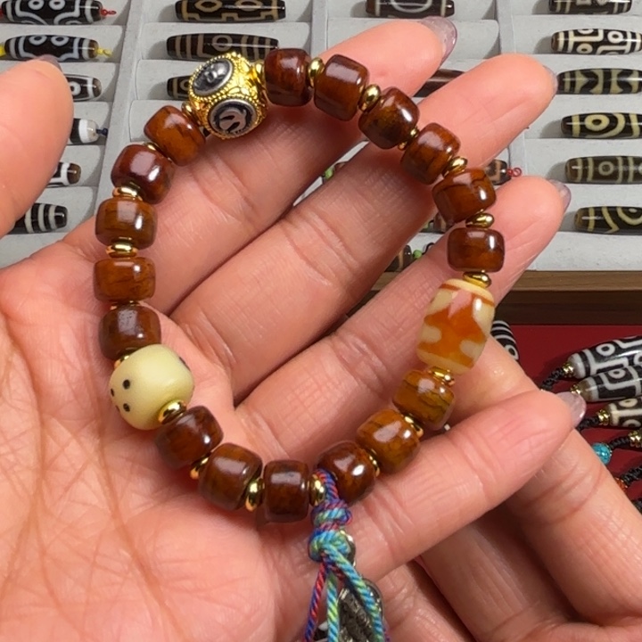 玛瑙/玉髓颈饰未镶嵌努*，