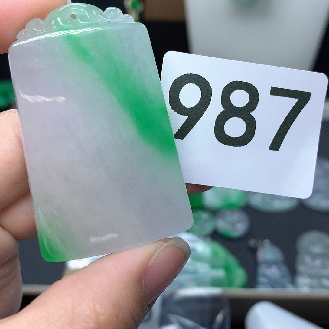 翡翠颈饰未镶嵌翡翠