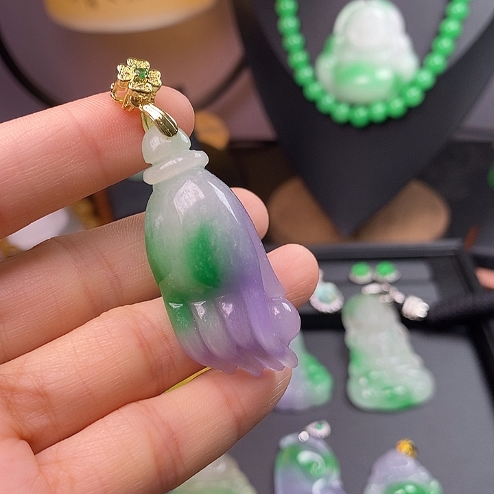 翡翠未镶嵌吊坠(赠链)