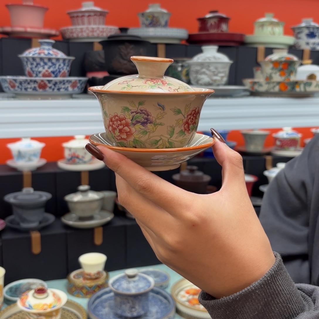 盖碗上写了名字是