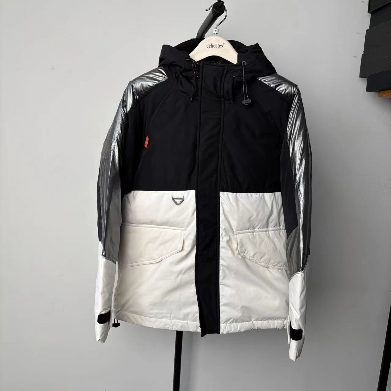 V-16  24新款冬季男士简约拼接连帽羽绒服 61008