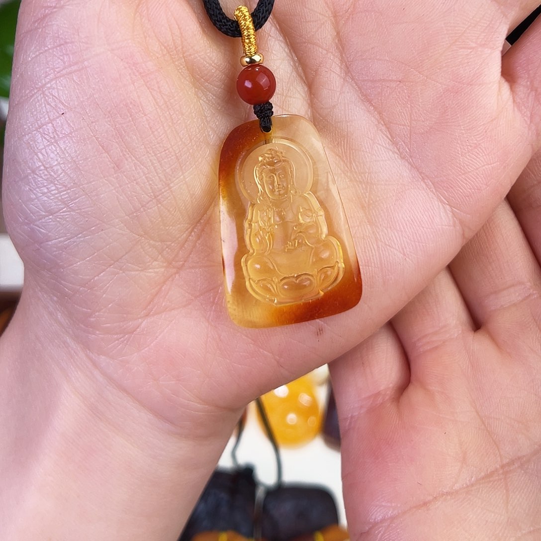 琥珀珠宝奇石未镶嵌。