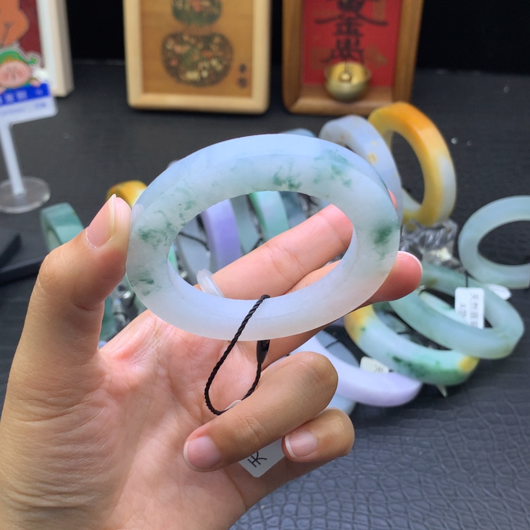 定制翡翠未镶嵌翡翠手镯