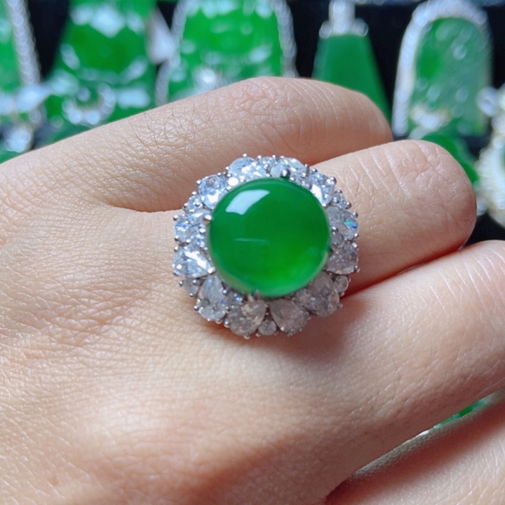 翡翠颈饰18K金镶嵌88688229。