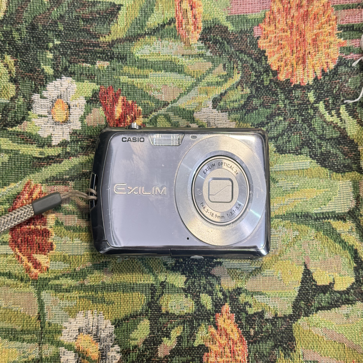 9新 Casio/卡西欧 卡西欧Z1银色日版无中文 1410万像素光变