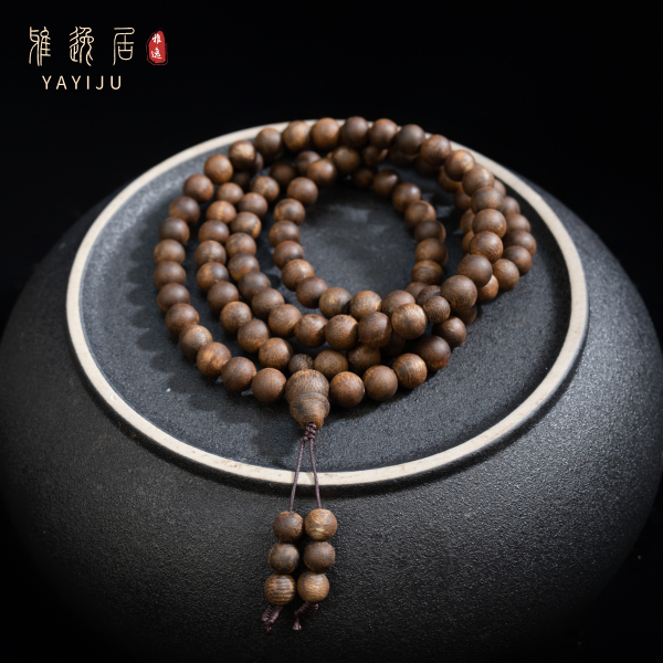 沉香（跨年庆典）虫漏卡8圆珠多圈手串沉水级