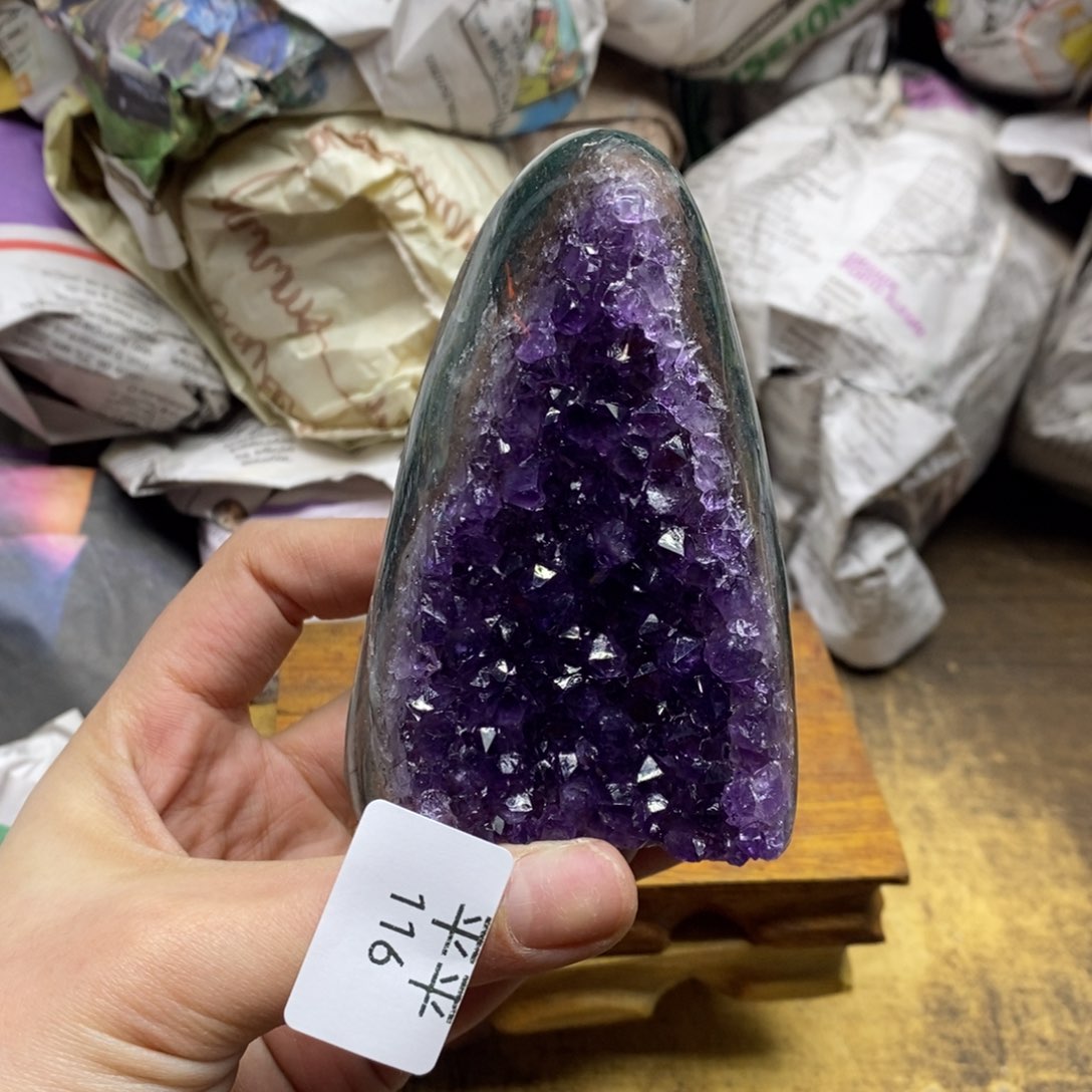 紫晶乌拉圭未镶嵌