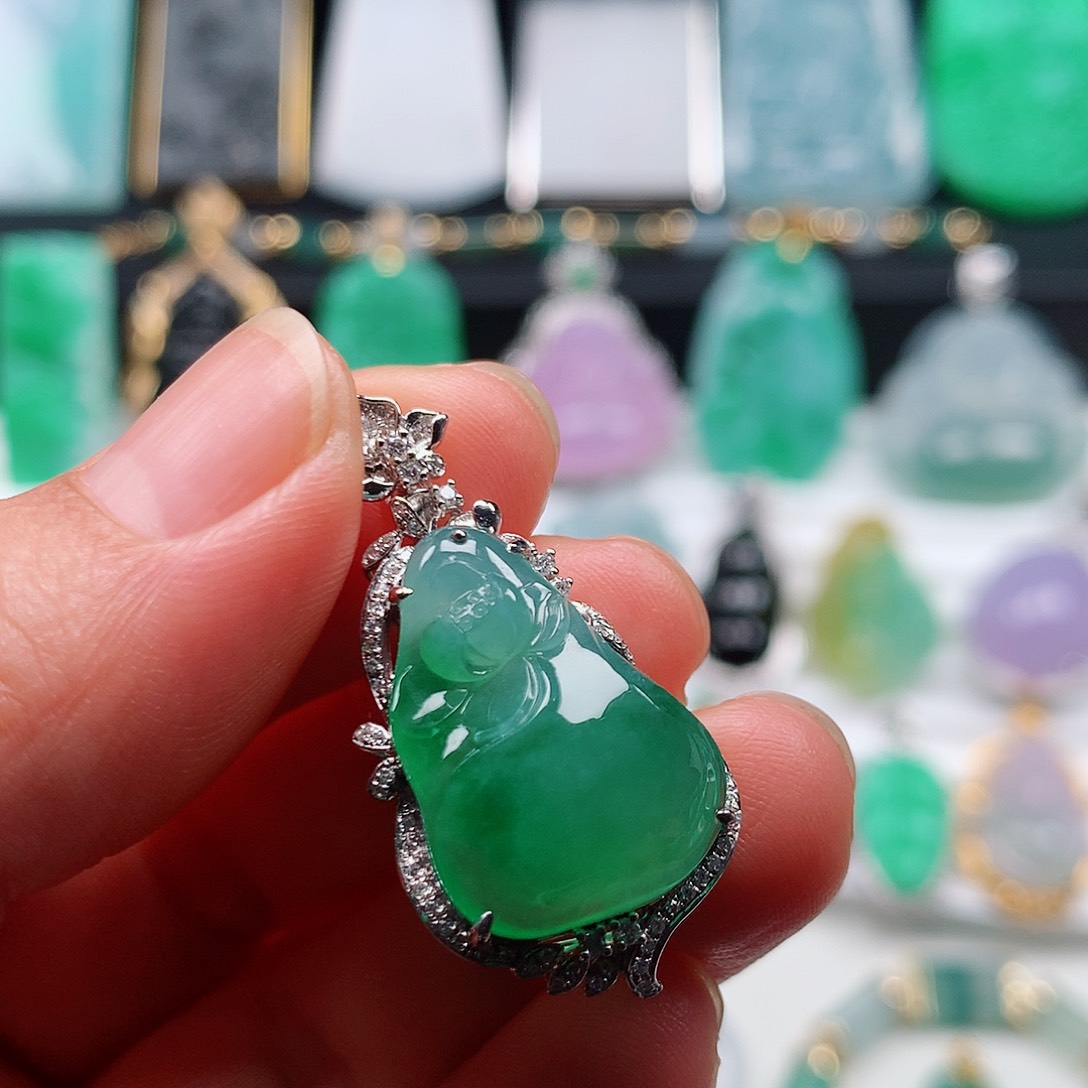 翡翠颈饰未镶嵌冰绿胶块