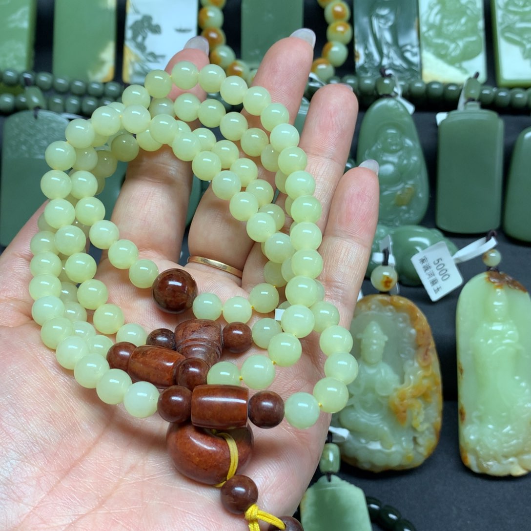 未镶嵌岫岩老玉（透闪石质玉）手链