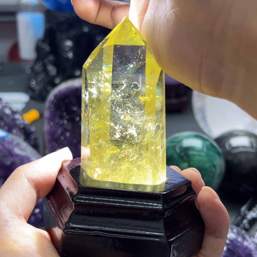 石材黄色水晶柱带底座