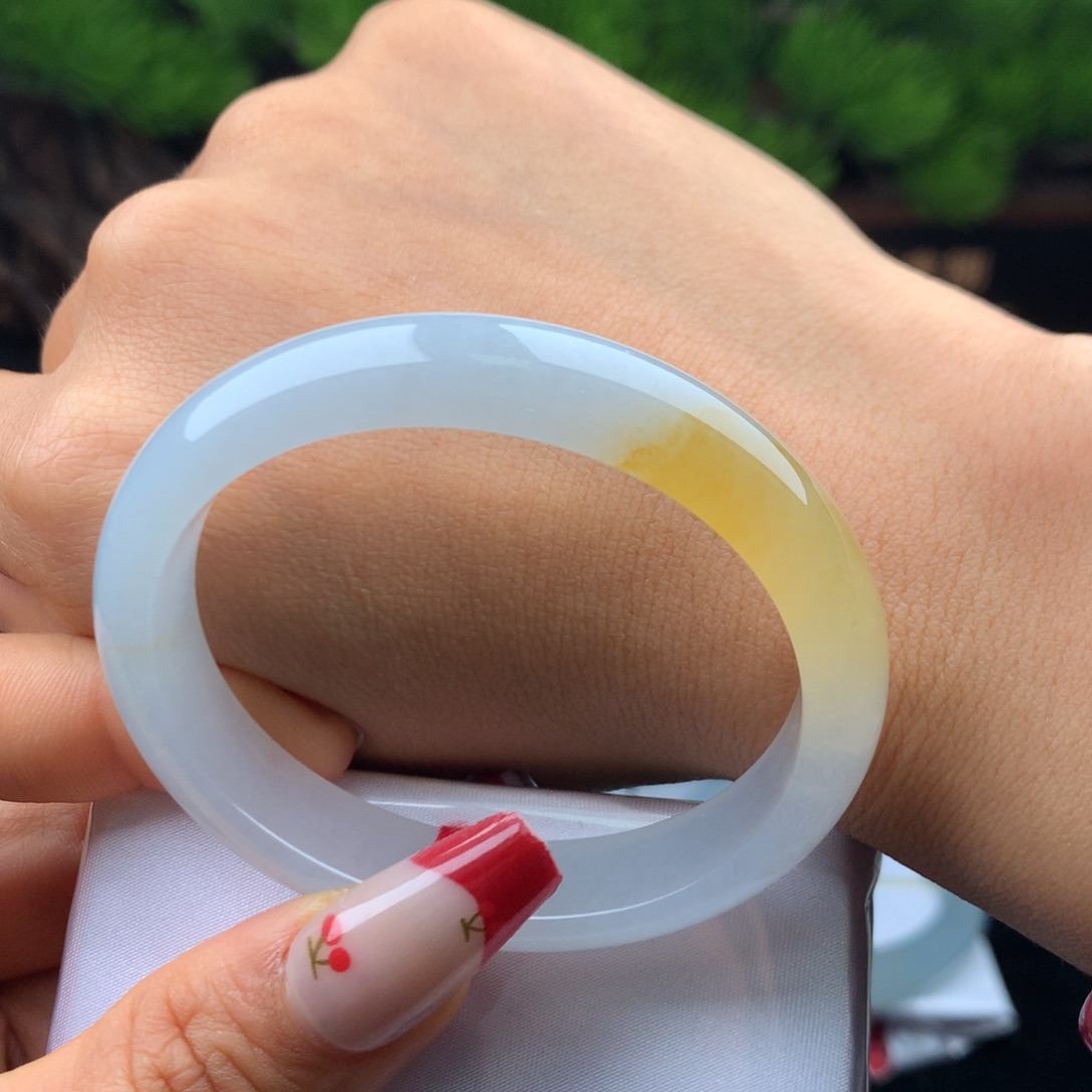 翡翠手镯未镶嵌手镯