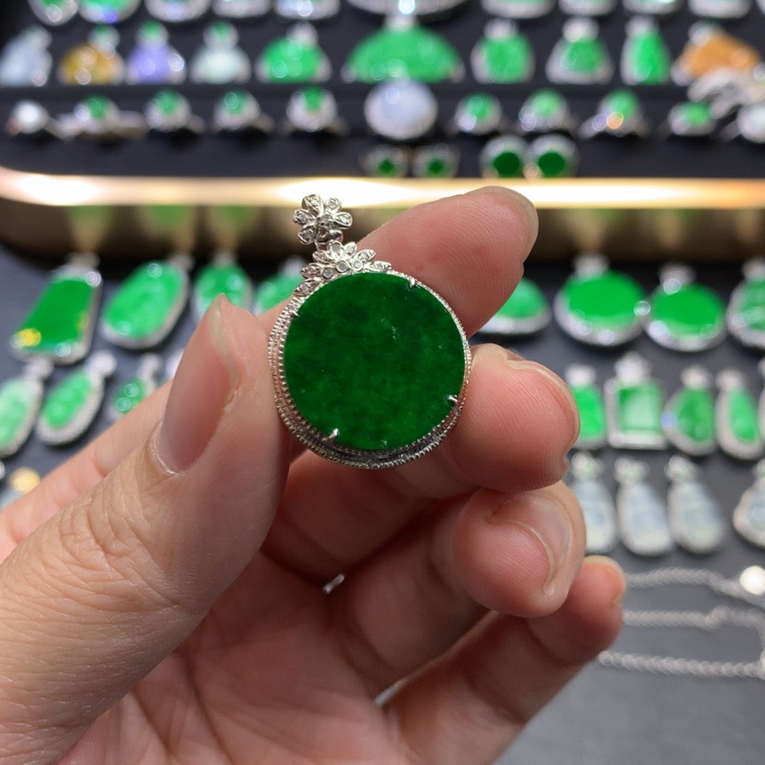 翡翠吊坠(不含链)18K金镶嵌