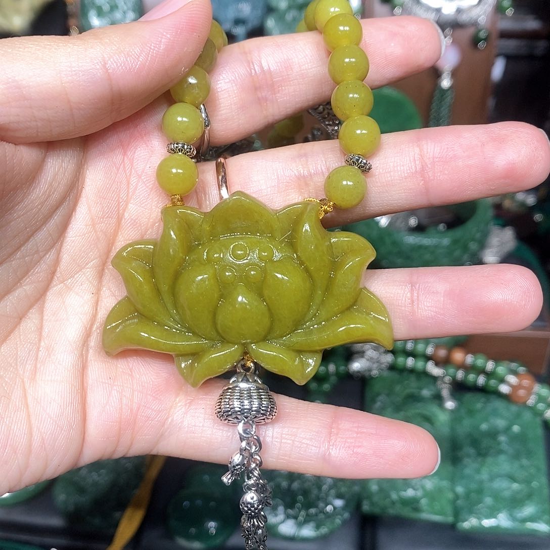 颈饰未镶嵌和田玉（糖玉）