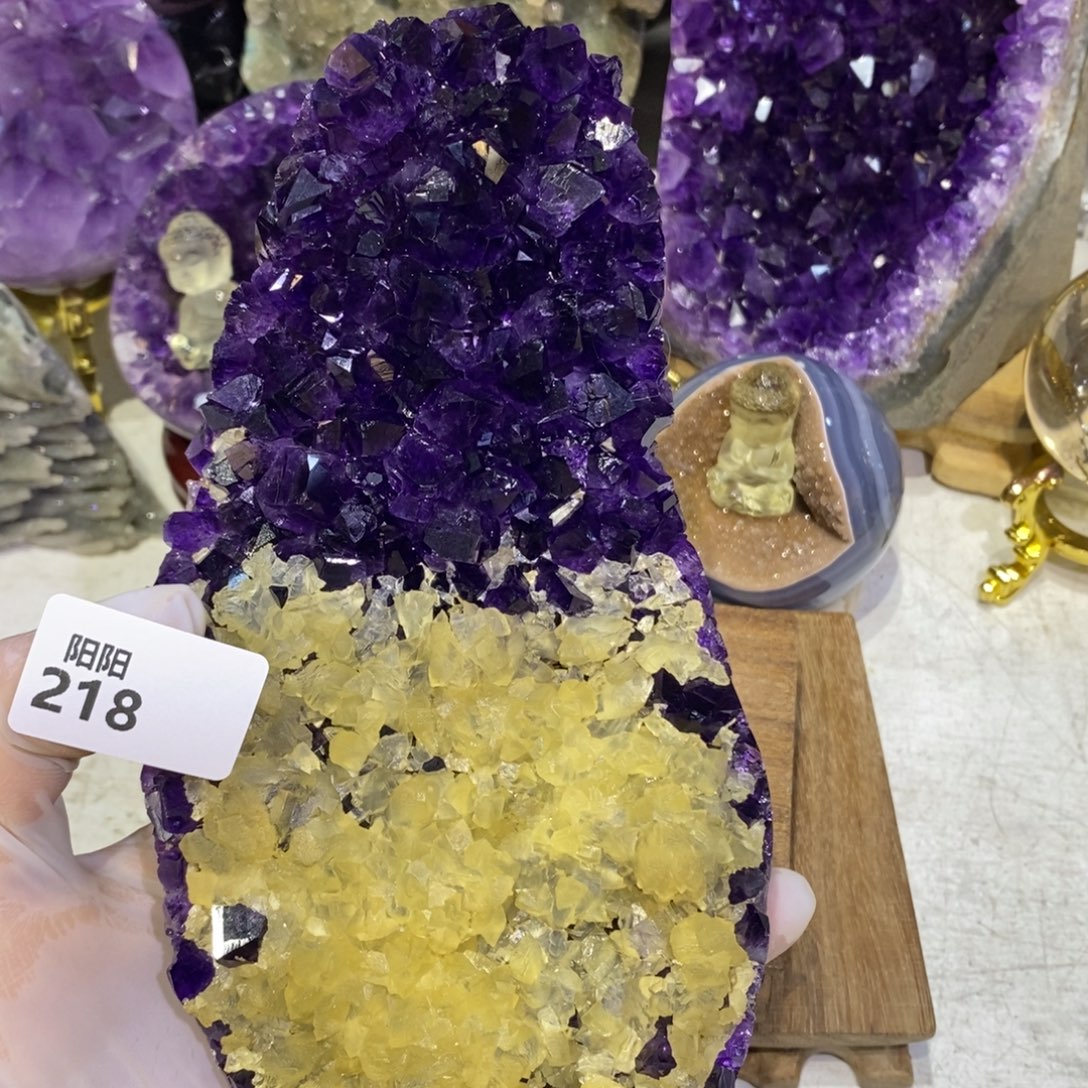 紫晶大型摆件（非配饰）未镶嵌方解石