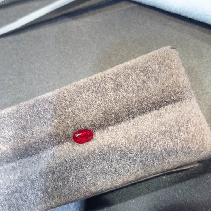 月***员红宝石裸石0.56克拉