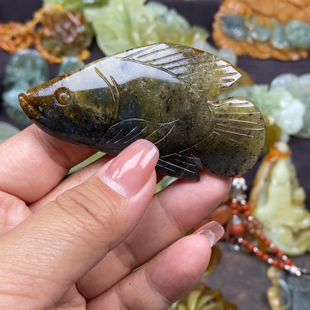 蛇纹石玉颈饰未镶嵌