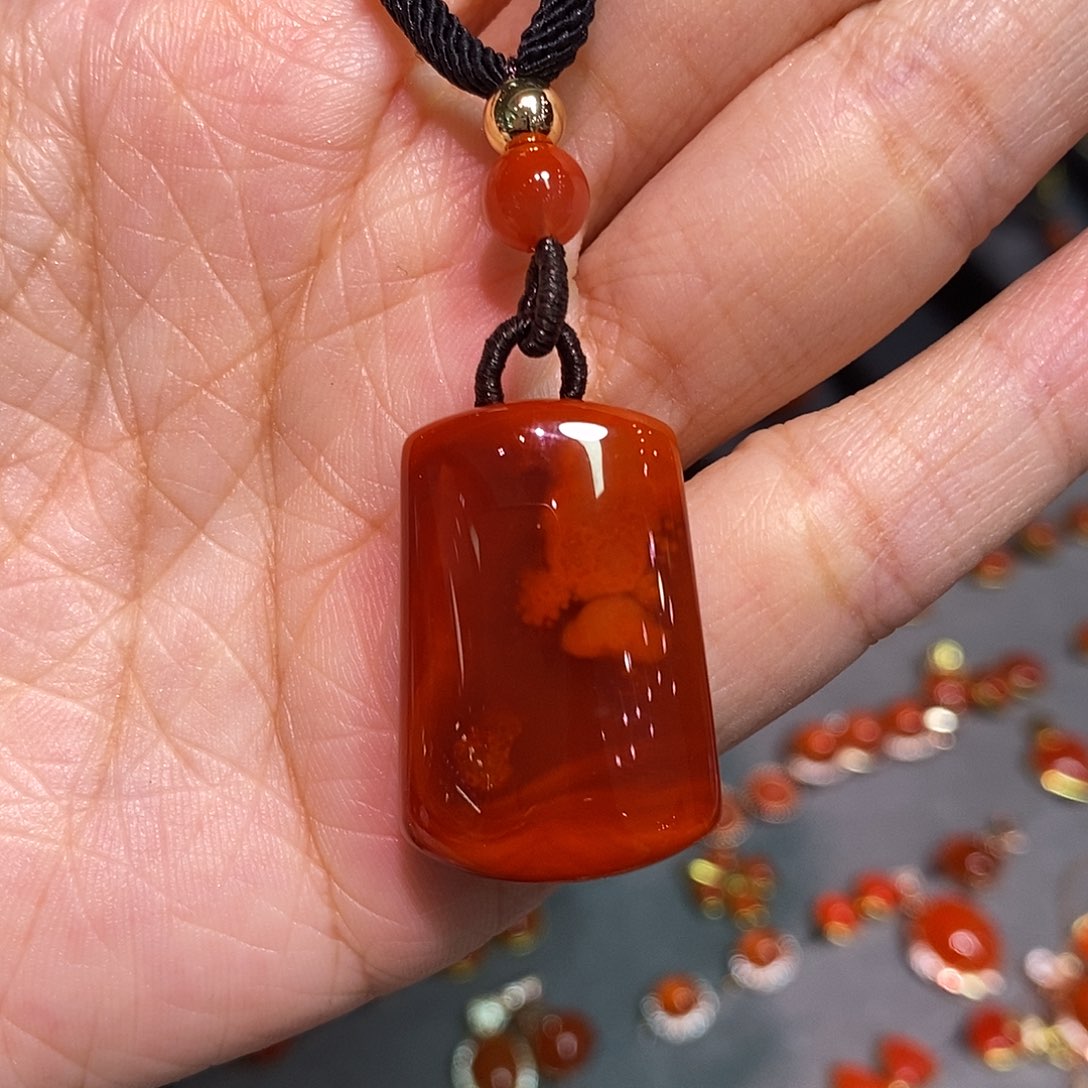 南红玛瑙四川凉山瓦西无事牌吊坠未镶嵌