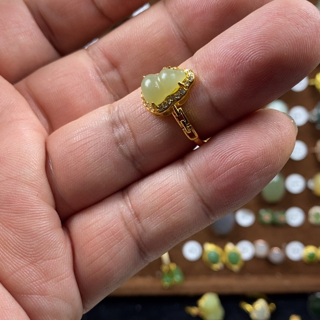 和田玉（青白玉）戒指合金