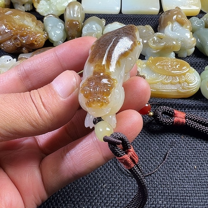 豫***子和田玉未镶嵌吊坠(不含链)