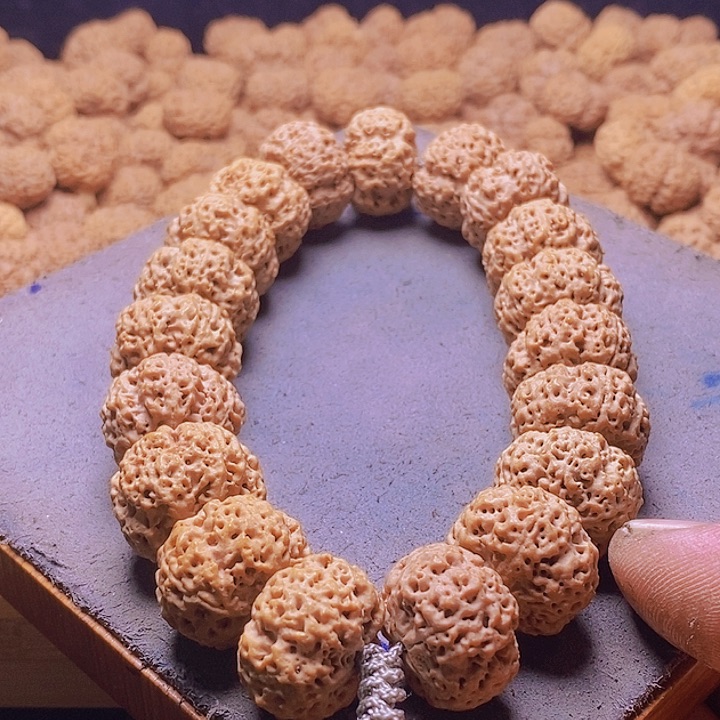 手串金刚菩提念*梁梅花款