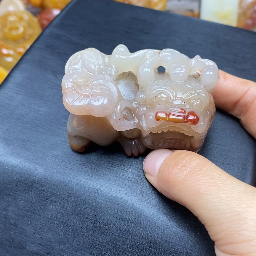 石英质玉（黄龙玉）颈饰未镶嵌