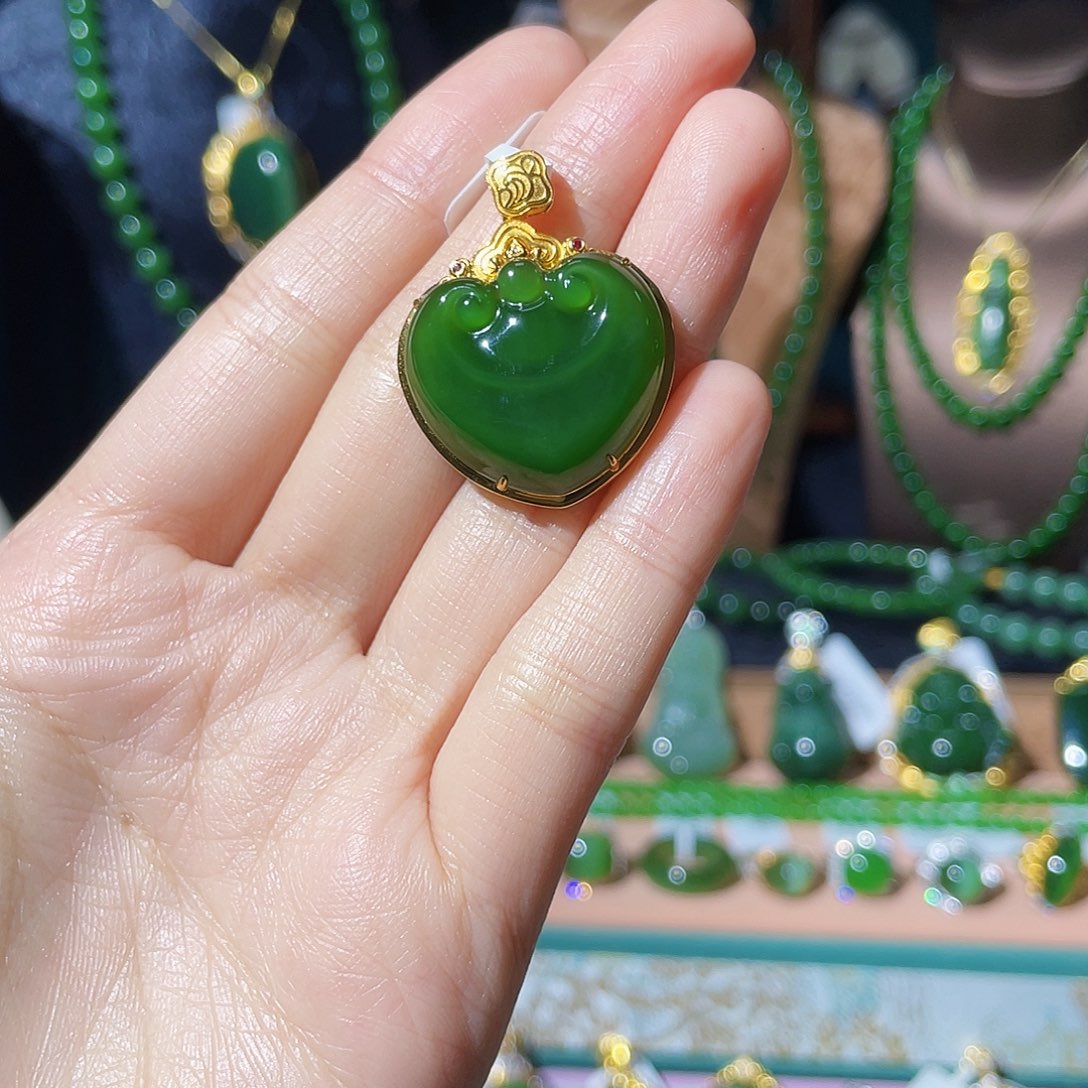 和田玉（碧玉）18K金镶嵌项链