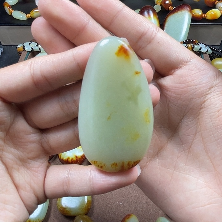 和田玉未镶嵌颈饰咦***洋