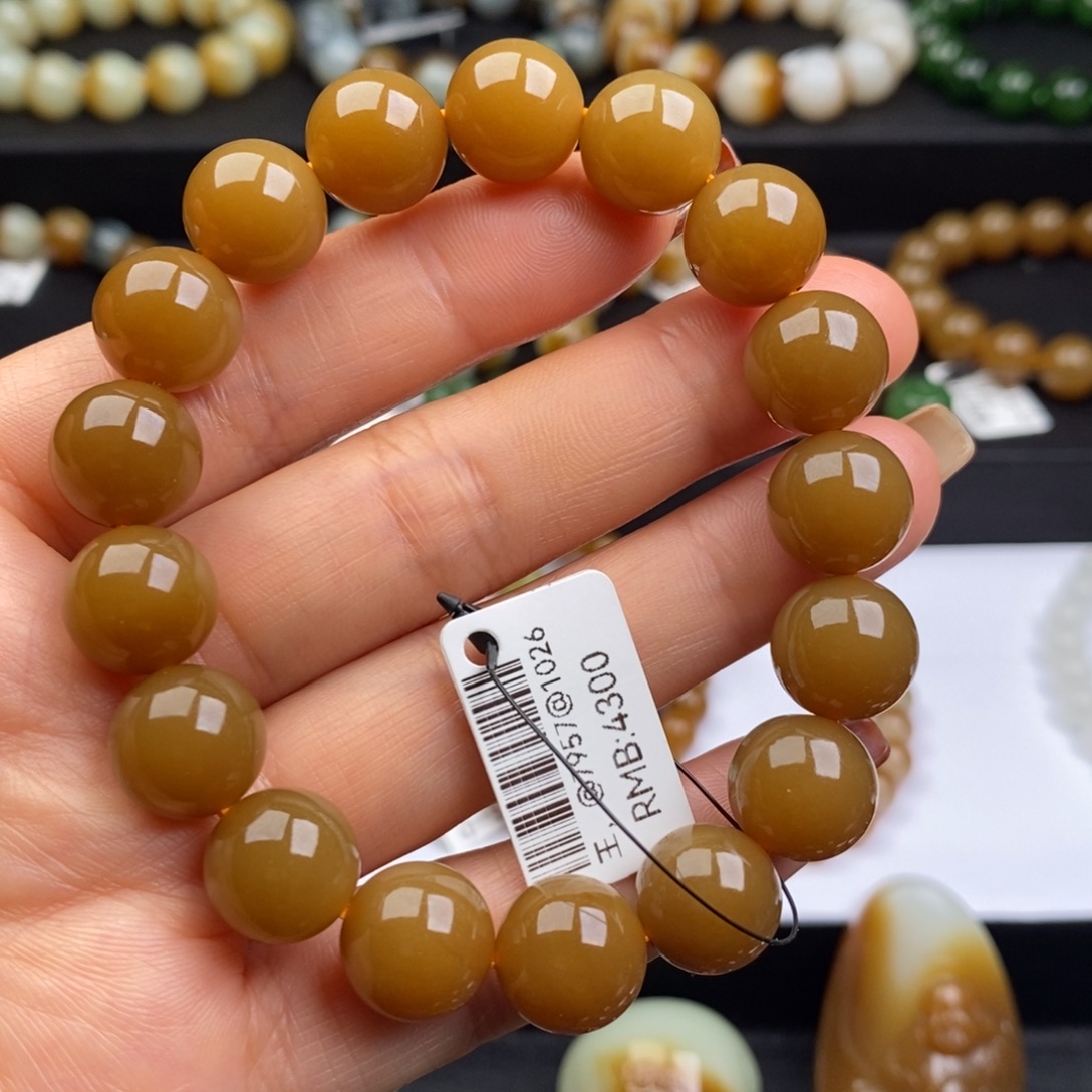 笑***生和田玉未镶嵌手串