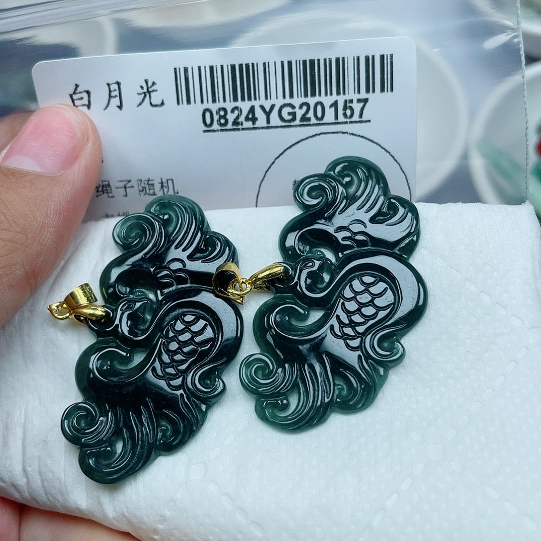 吊坠(不含链)未镶嵌翡翠