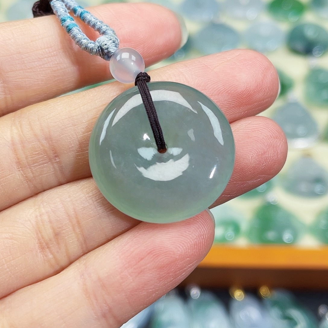 翡翠颈饰未镶嵌吊坠