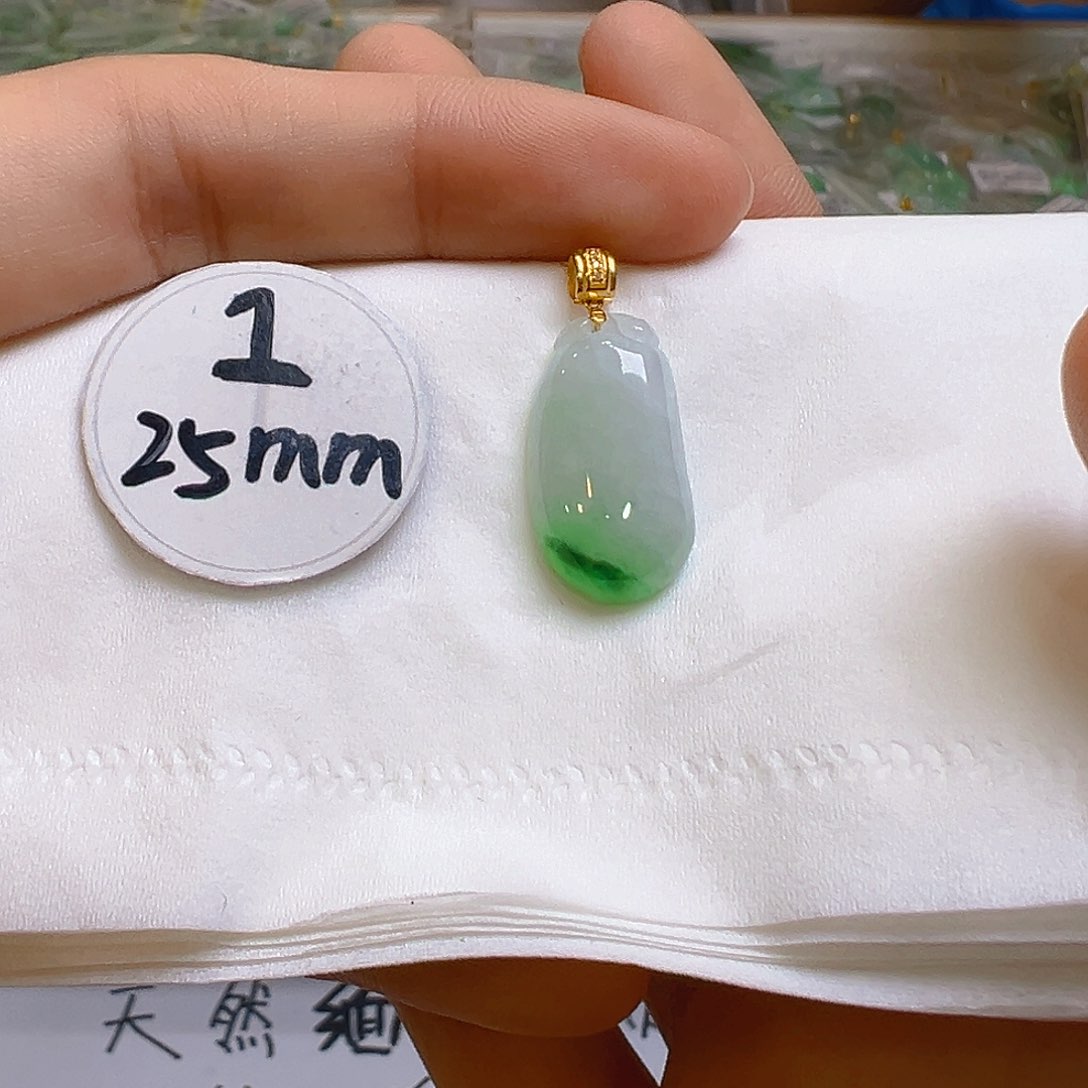 翡翠颈饰18K金镶嵌翡翠