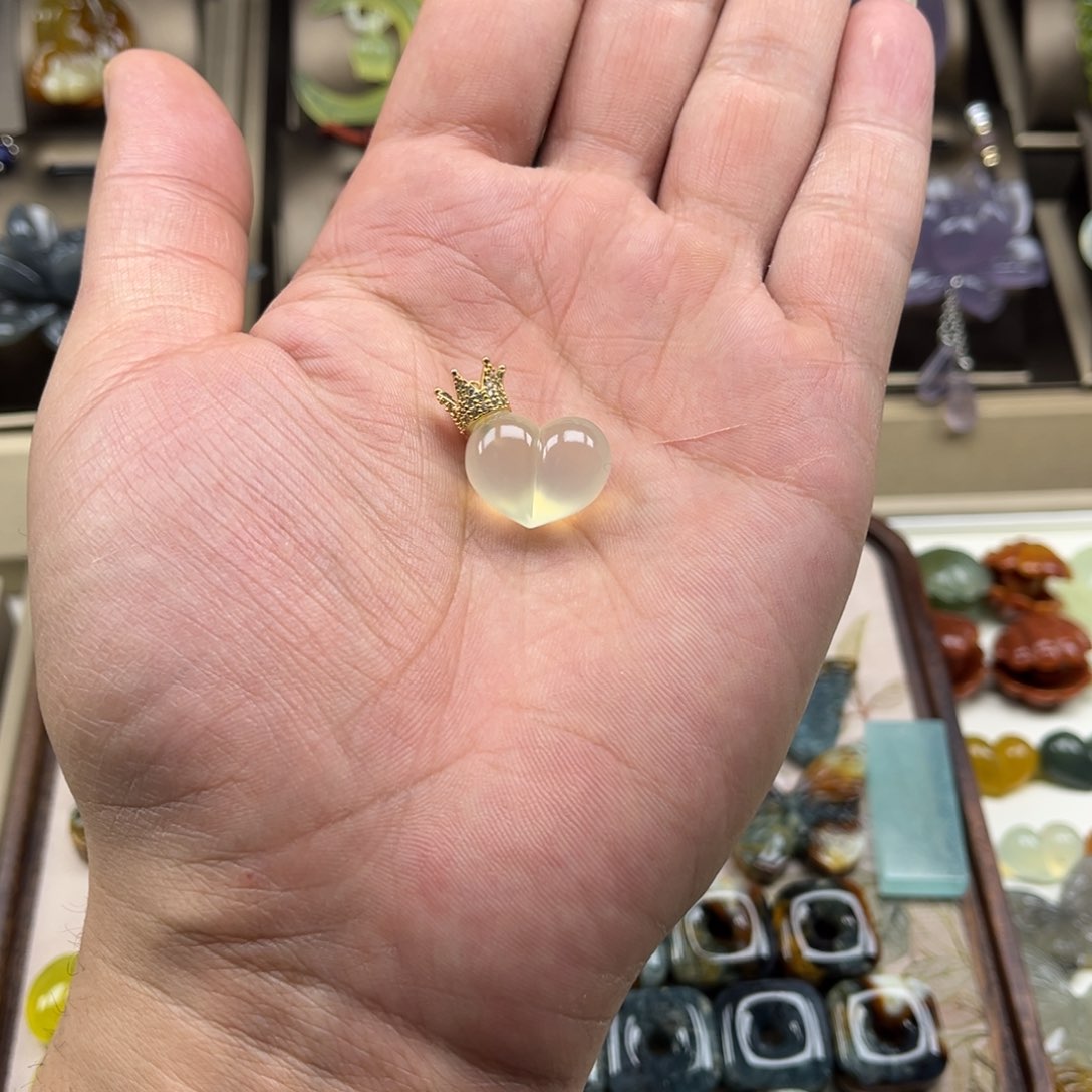 未镶嵌蛇纹石玉颈饰