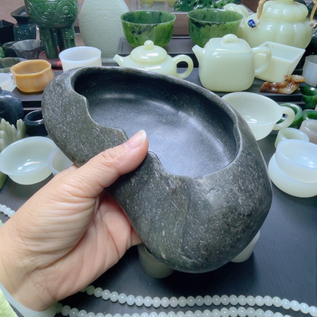 和田玉未镶嵌挂件烟缸砚台