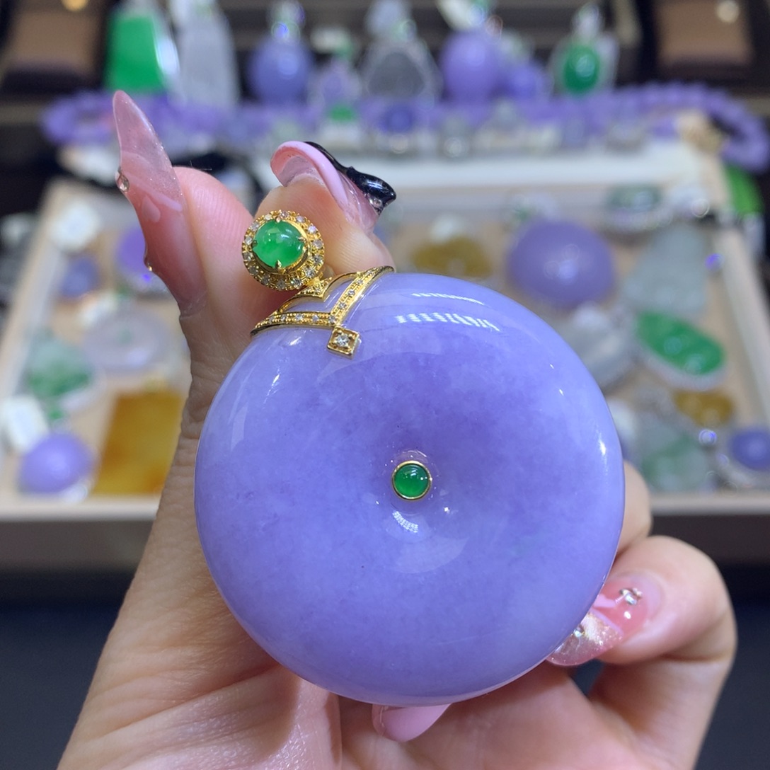 翡翠颈饰18K金镶嵌是***?翡翠