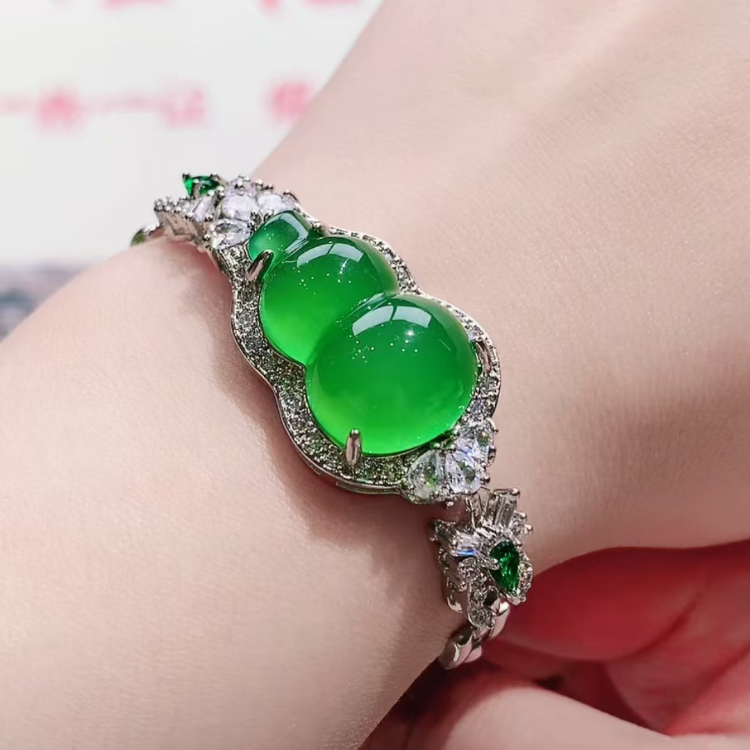 【小女王珠宝】天然绿玉髓满绿满钻葫芦手链白银色底托