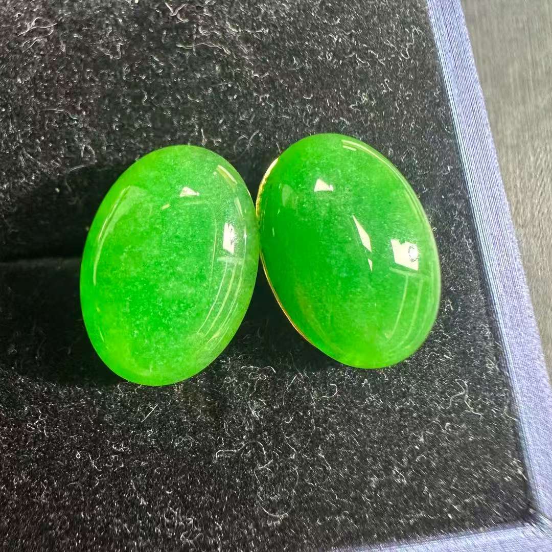 翡翠蛋面耳钉H358
