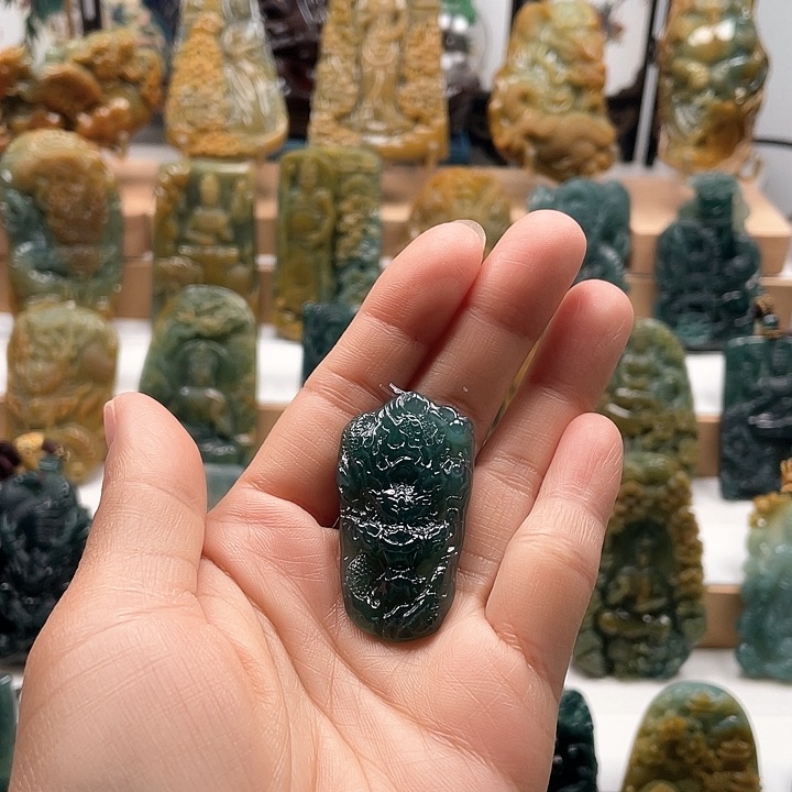 翡翠颈饰未镶嵌天然翡翠A货龙