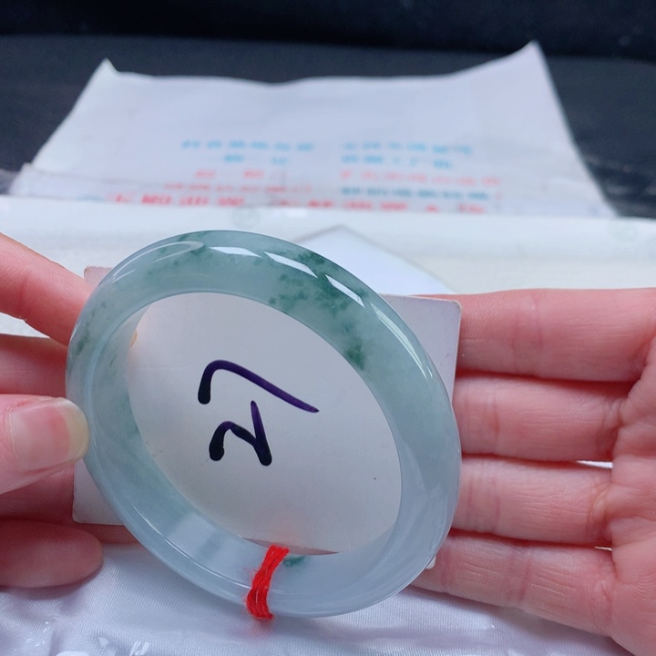 翡翠手镯未镶嵌5657565756575657