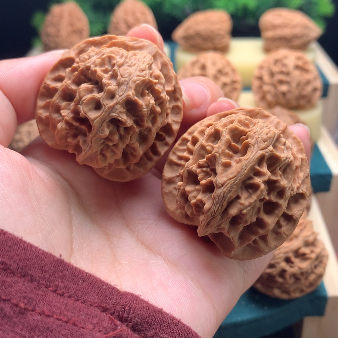 文玩核桃吊坠苹果园