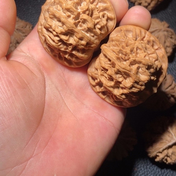 藕***芋文玩核桃吊坠秦岭野生文玩核桃