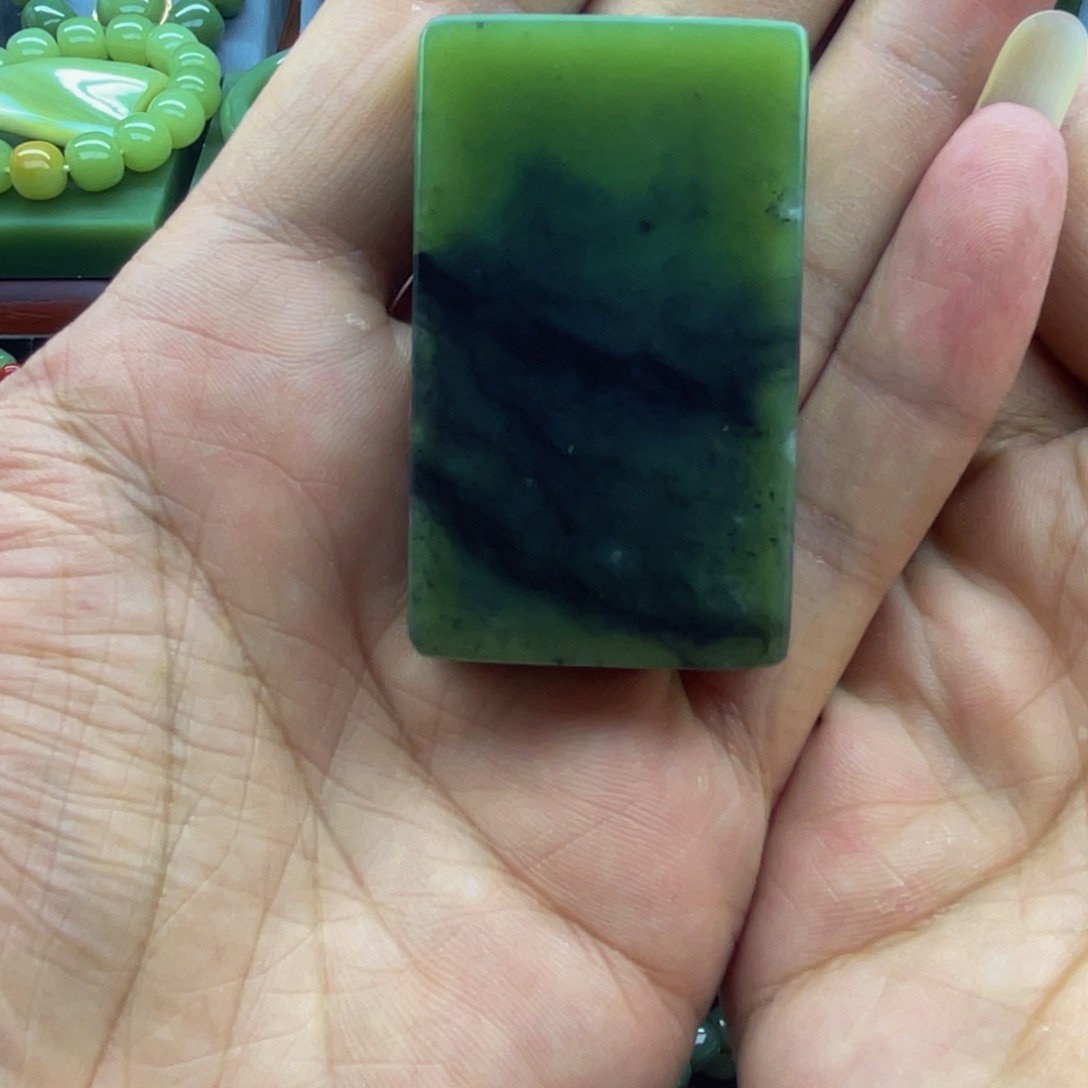 叼***楼岫岩老玉（透闪石质玉）未镶嵌颈饰